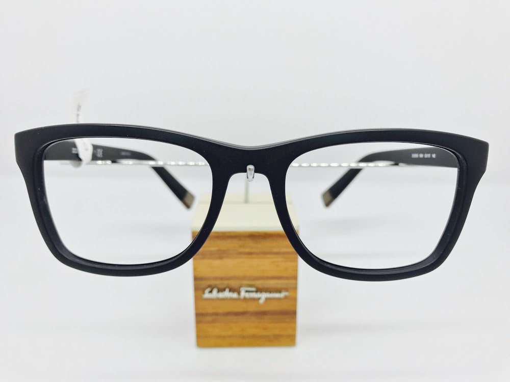 Dolce & Gabbana men's classy matt black frame with silver tip detail on sides.