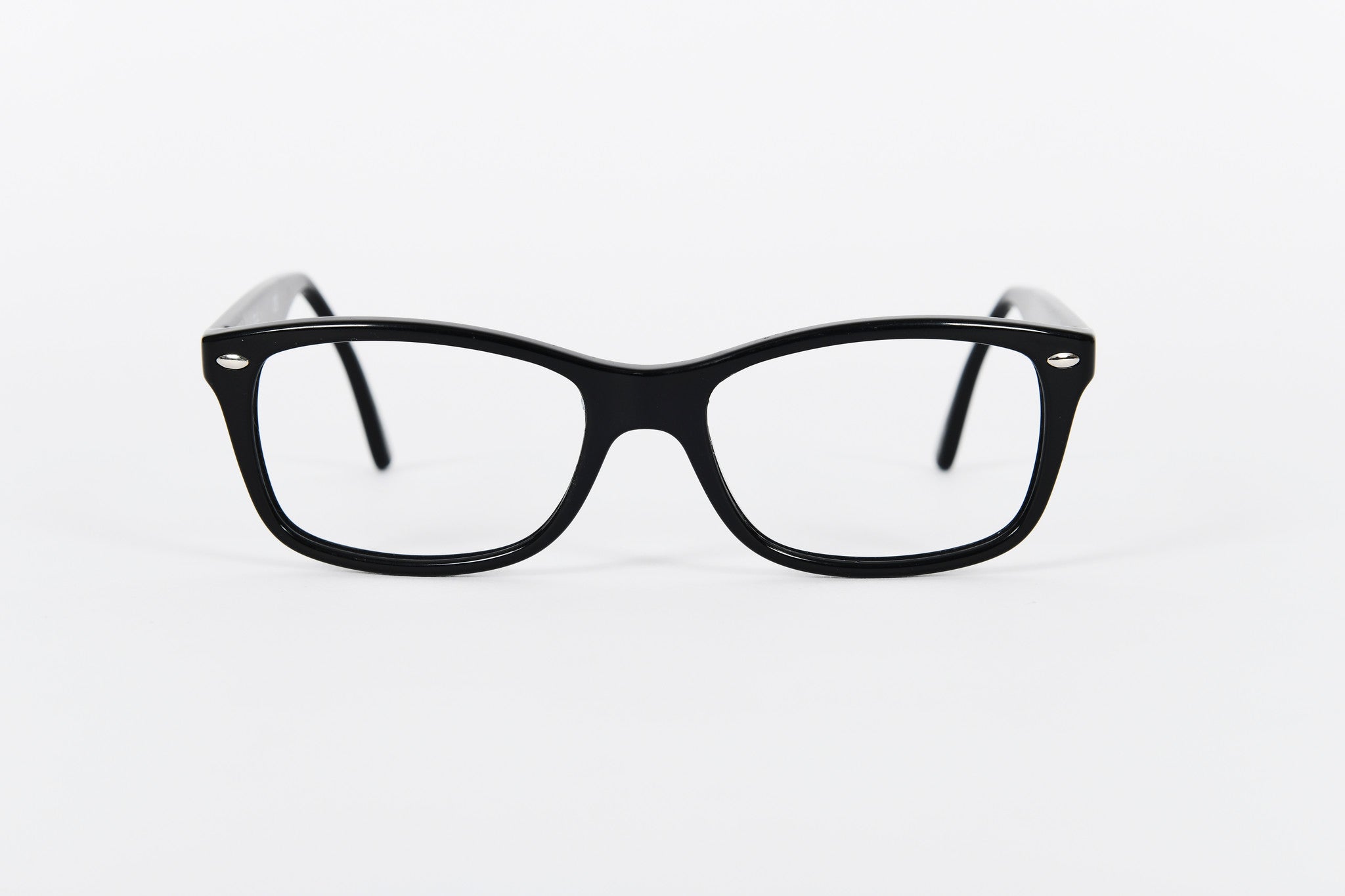 Classic black Ray-Ban frame with slim sides