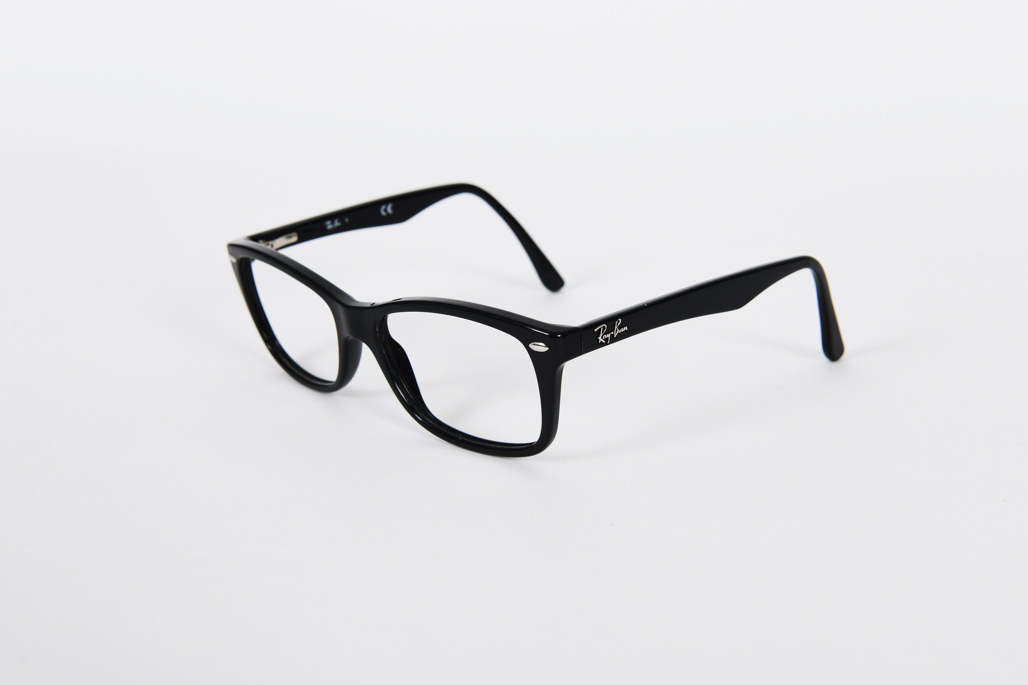 Classic black Ray-Ban frame with slim sides