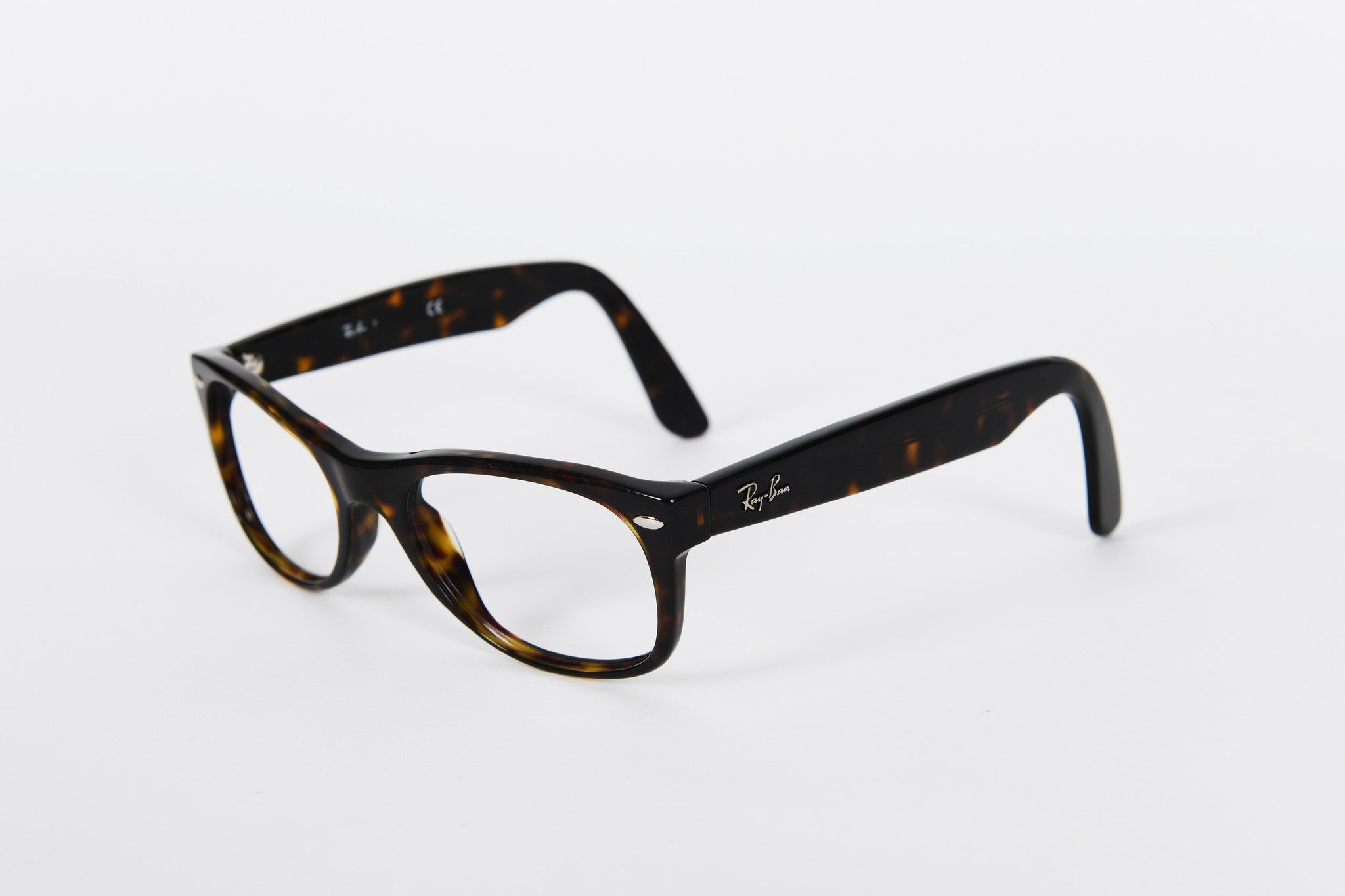 Dark tortoiseshell Wayfarer style Ray-Ban