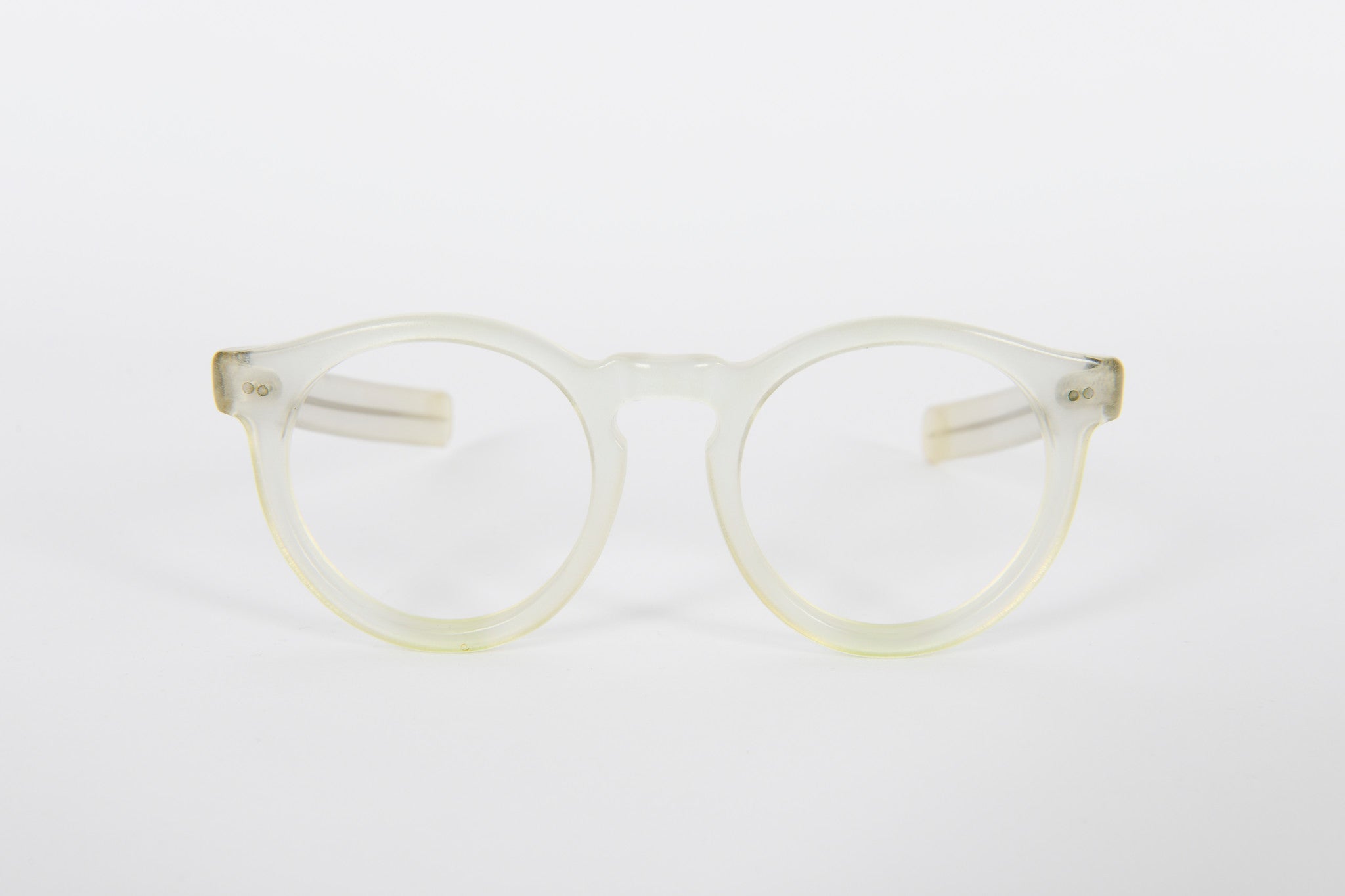 Large round clear retro frames with keyhole bridge