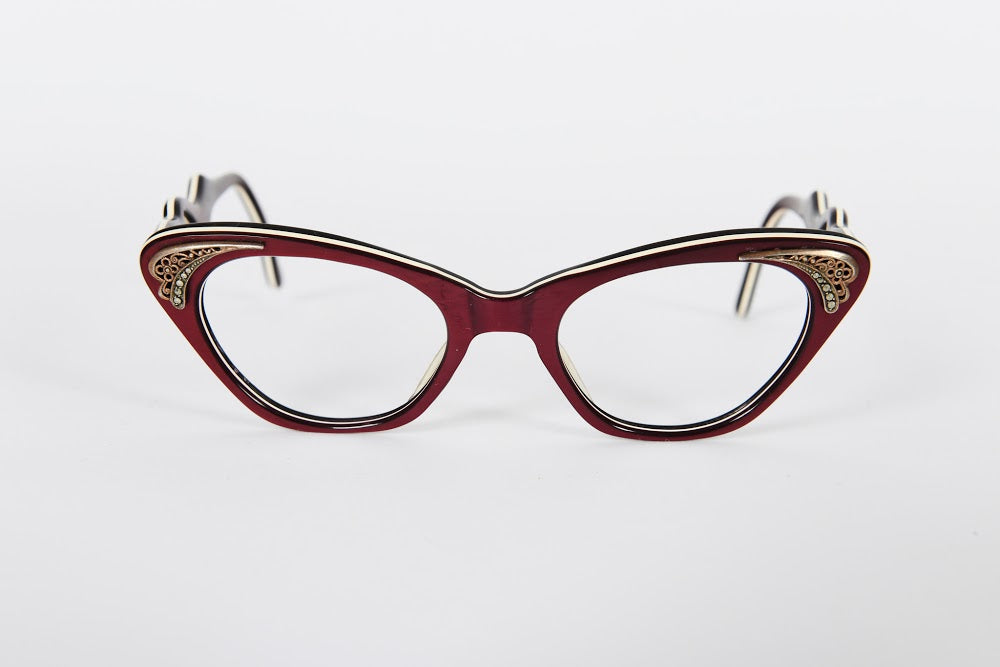 Cateye - Plum Pearl Effect With Unusual Detailed Sides