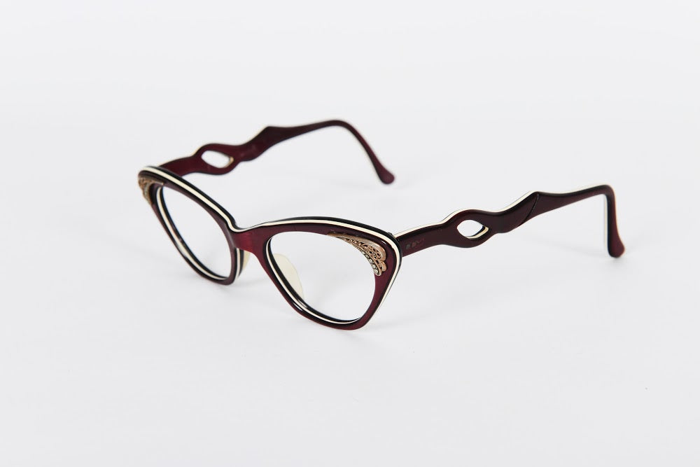 Cateye - Plum Pearl Effect With Unusual Detailed Sides