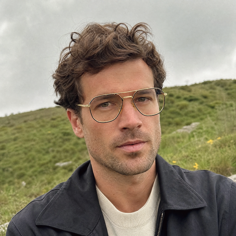 Akash men's metal aviator vintage glasses.