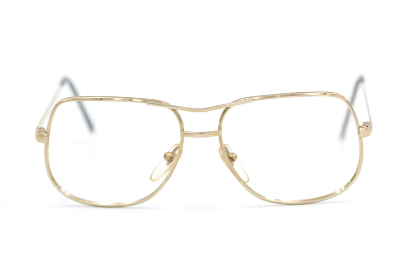 Looking 70s vintage glasses. 70s eyeglasses. Retro eyeglasses. Sustainable glasses.
