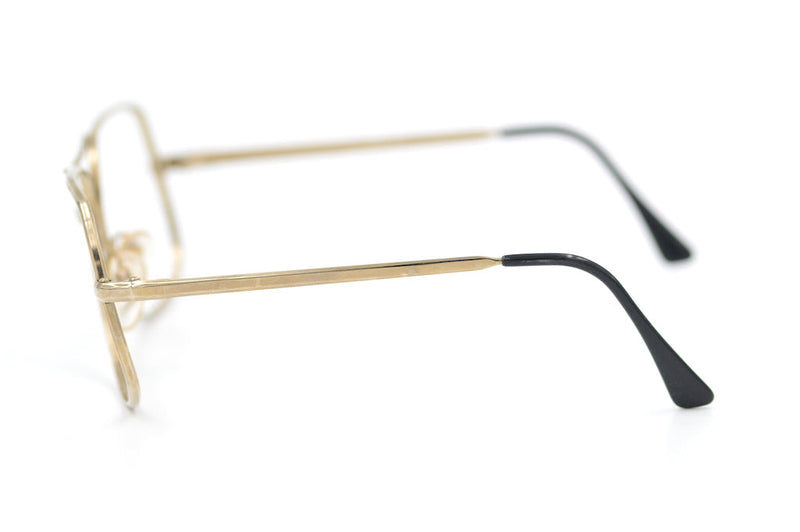 Looking 70s vintage glasses. 70s eyeglasses. Retro eyeglasses. Sustainable glasses.