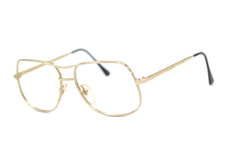 Looking 70s vintage glasses. 70s eyeglasses. Retro eyeglasses. Sustainable glasses.