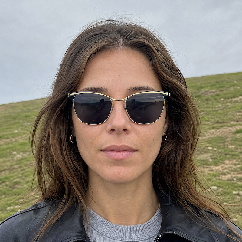 Donna Fontana 271 Sunglasses. Women's sustainable sunglasses. Gold and blue metal sunglasses. 