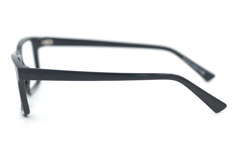 Entry black rectangular glasses. Simplistic sustainable glasses.