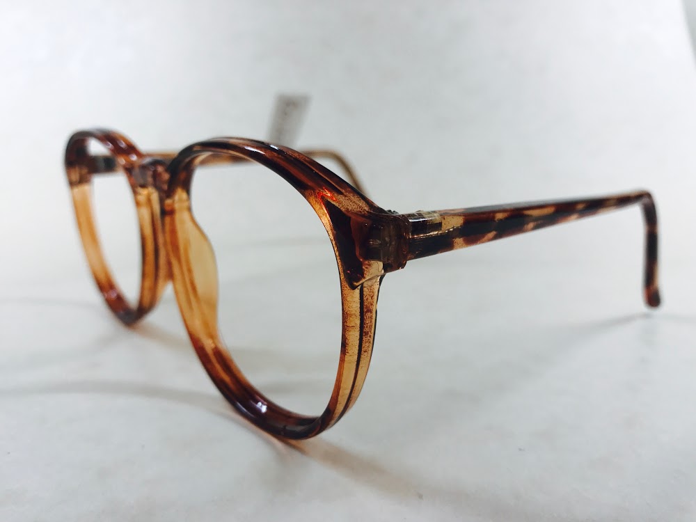 Brown mottle M/L round plastic 1980. Retro Specsavers.