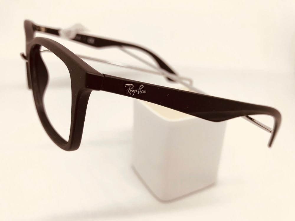 Matt black lightweight Ray-Ban frames