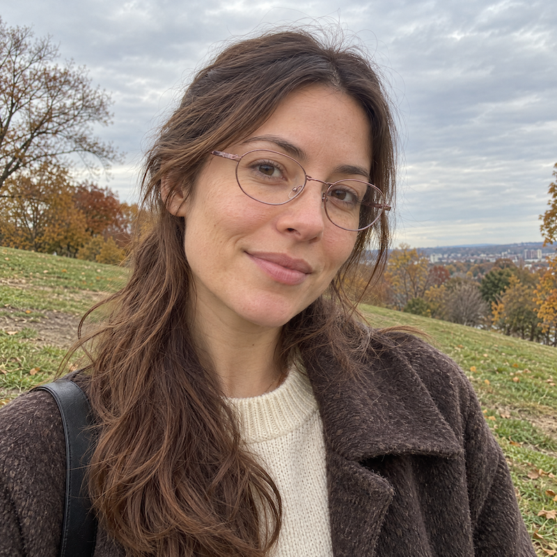 Woman wearing Metro 1001 glasses