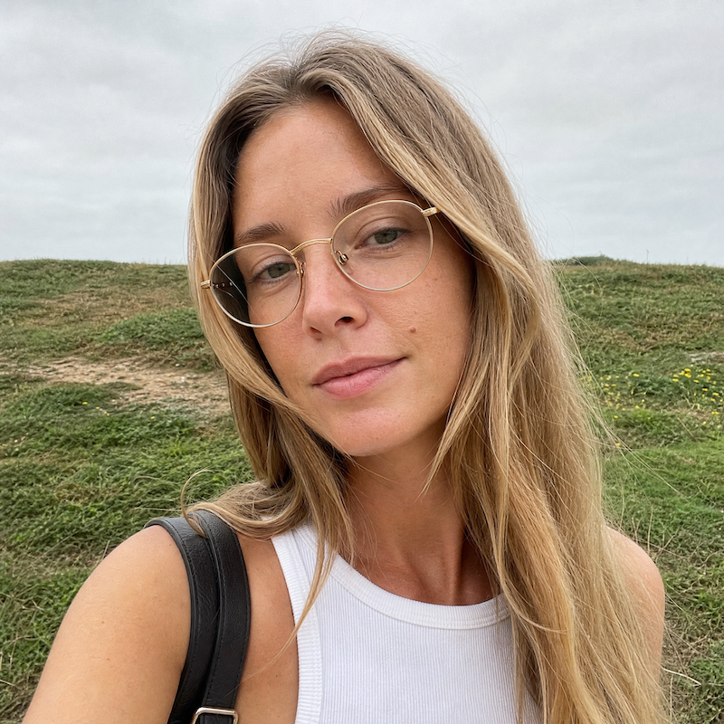 Metro 1005 vintage glasses. Women's round vintage glasses. Affordable women's glasses. Sustainable vintage glasses.