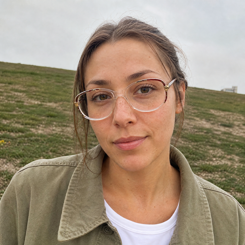 Cheap Nina Ricci glasses. Women's vintage glasses. Cheap glasses online. Affordable eyewear.  Sustainable glasses. 