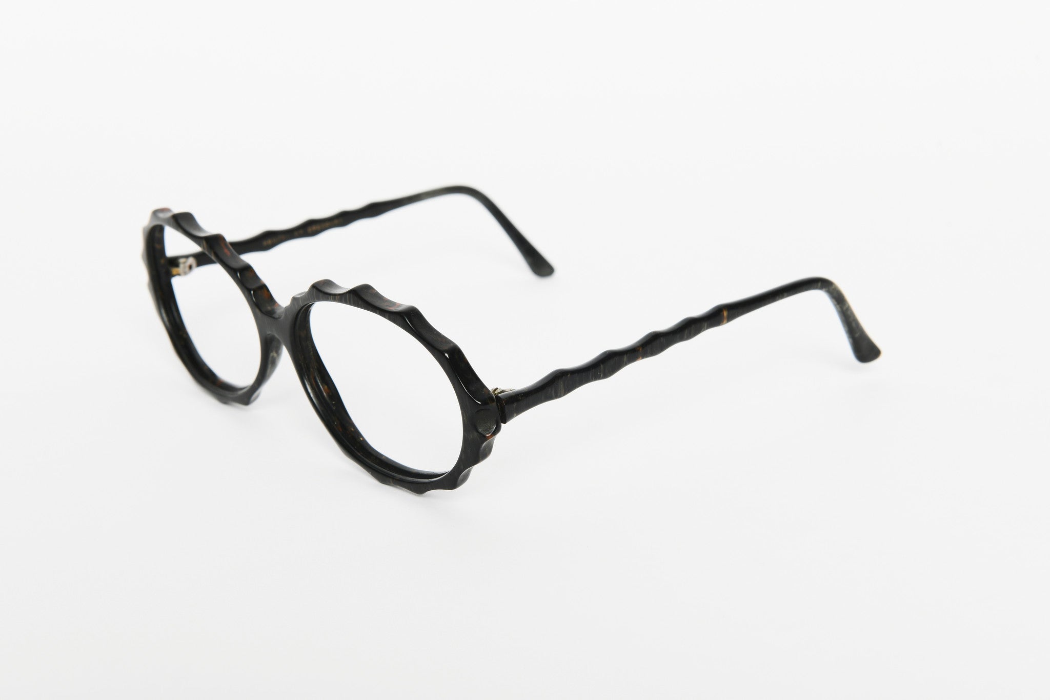 Houni by Eyecourt. Sustainable eyewear. Sustainable glasses.  Vintage glasses. Retro glasses. Glasses online UK.
